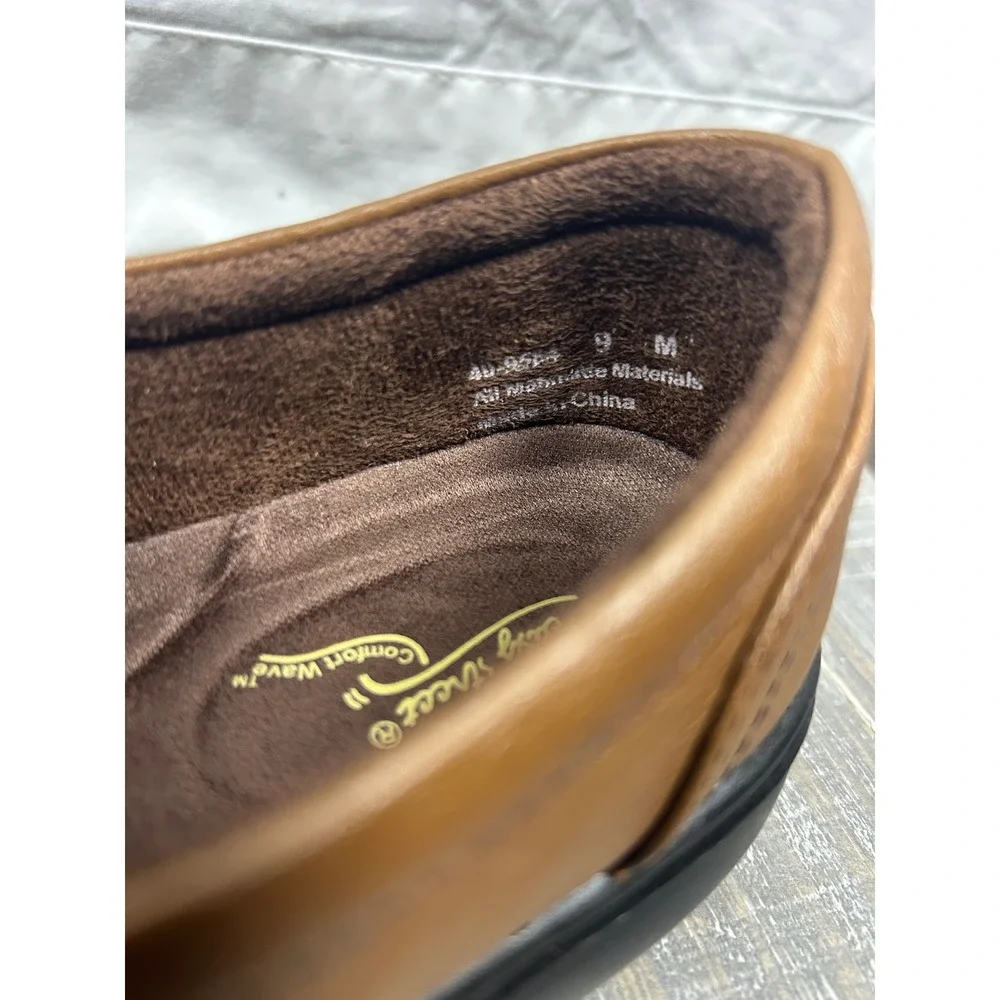 Easy Street Ultimate Tan Comfort Wave Slip On Loafers 40-9564 Women 9 M